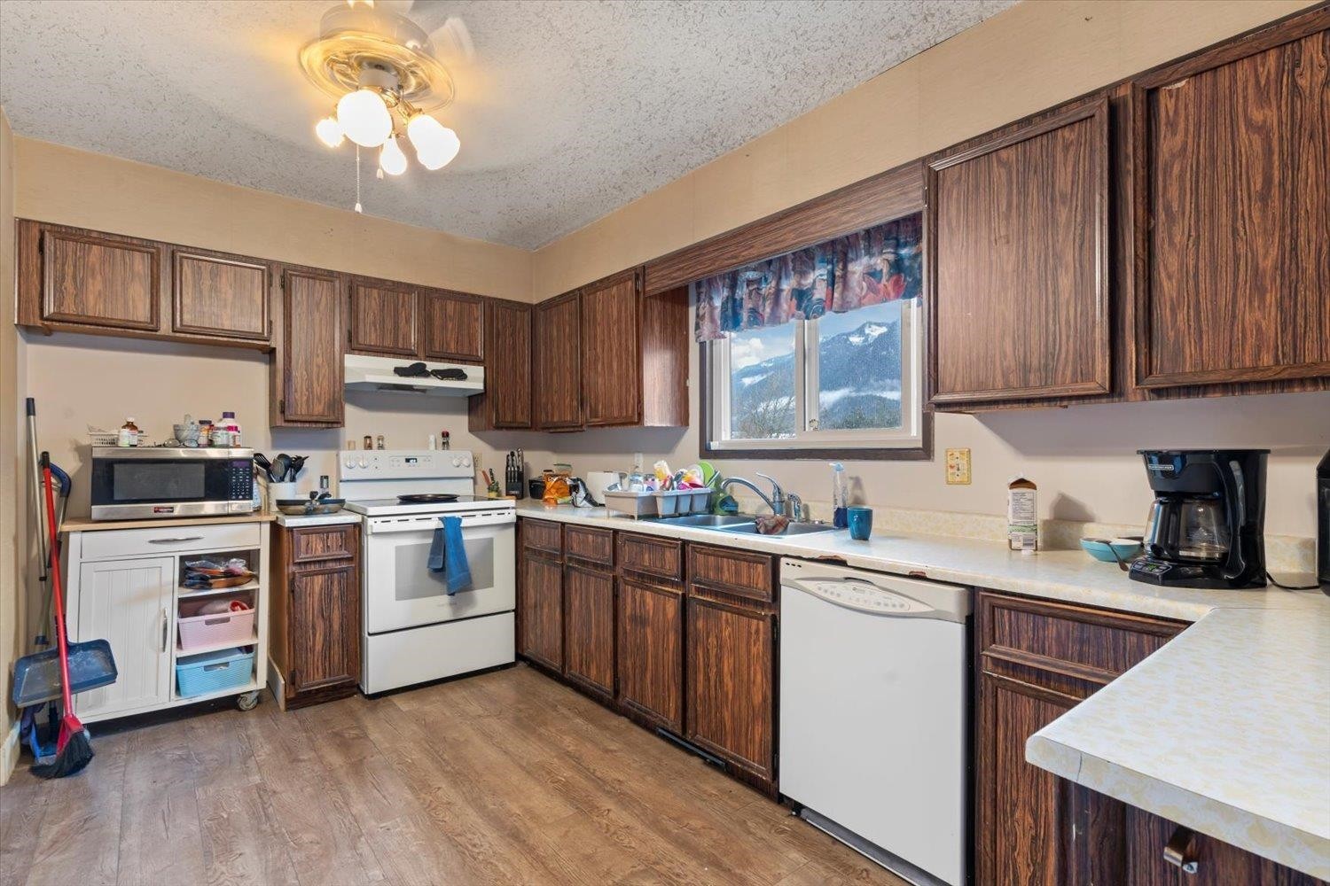 385 3Rd Avenue, Hope, BC