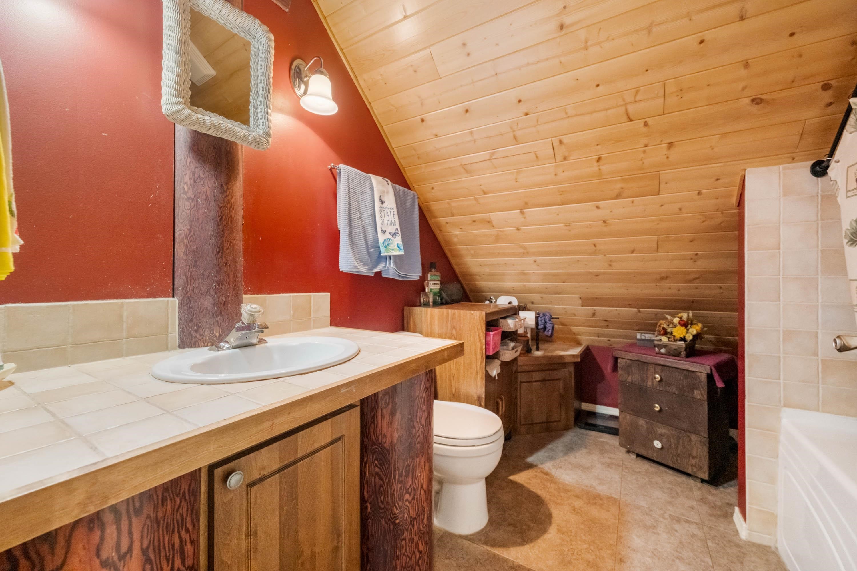 5520 Graham Drive, Ryder Lake, BC