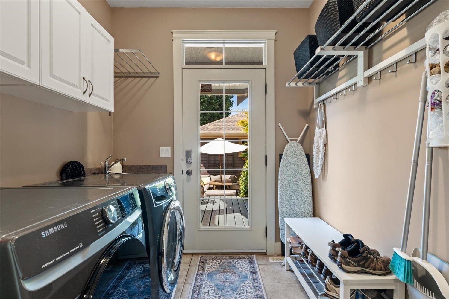 5801 Shawnigan Drive, Chilliwack, BC - Indoor Photo Showing Laundry Room
