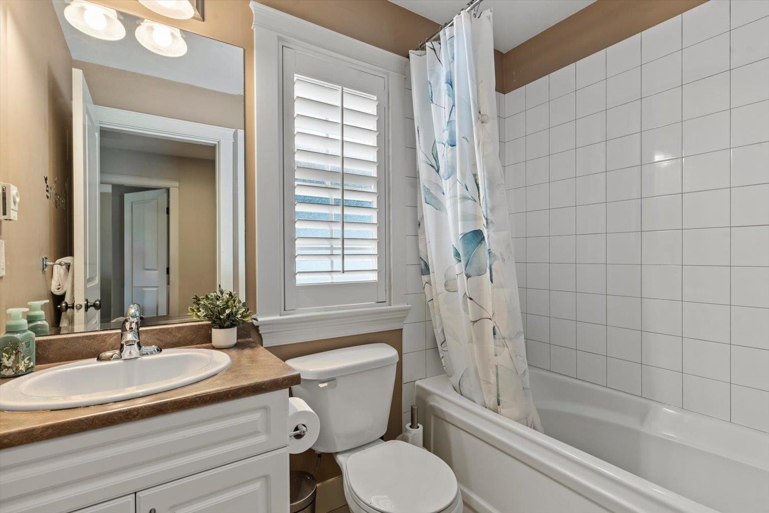 5801 Shawnigan Drive, Chilliwack, BC - Indoor Photo Showing Bathroom