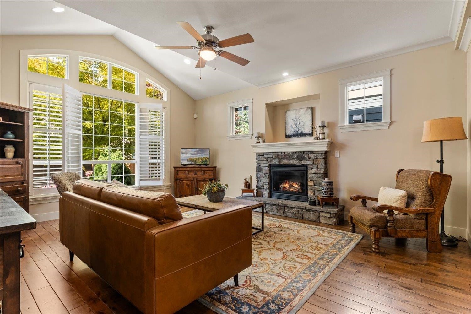 5801 Shawnigan Drive, Chilliwack, BC - Indoor Photo Showing Living Room With Fireplace