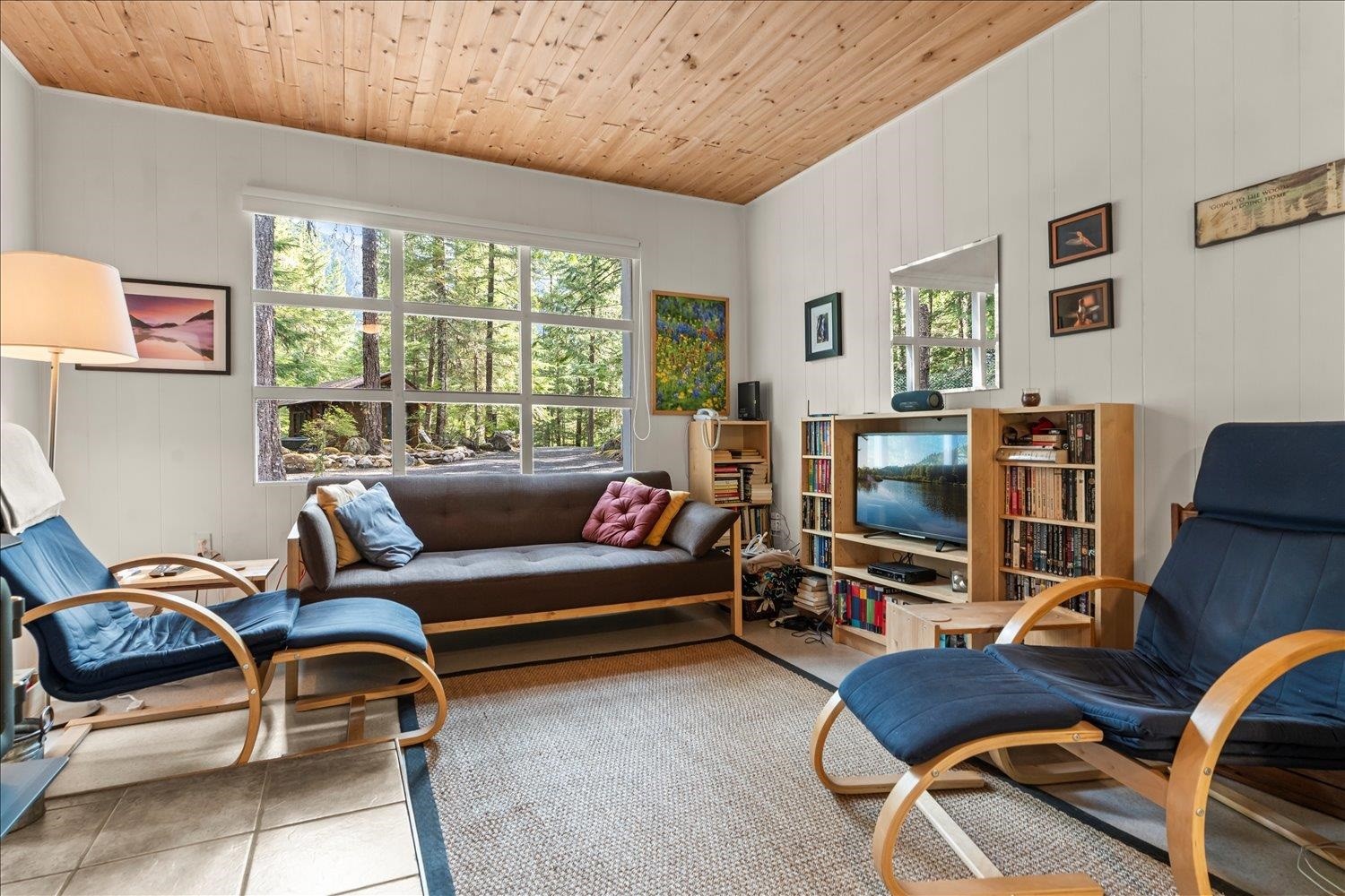 5123 Paulsen Road W, Chilliwack, BC - Indoor Photo Showing Living Room