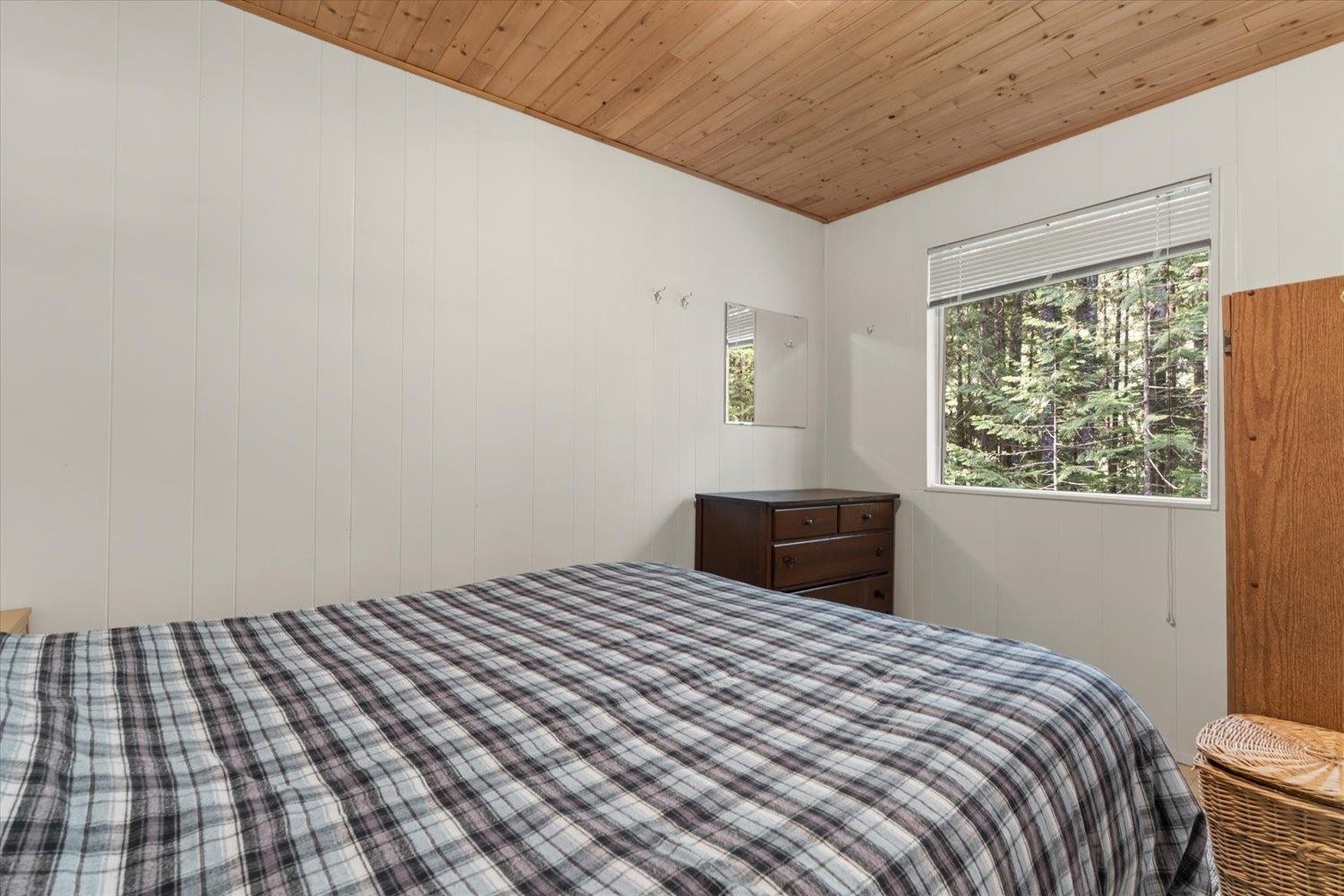 5123 Paulsen Road W, Chilliwack, BC - Indoor Photo Showing Bedroom