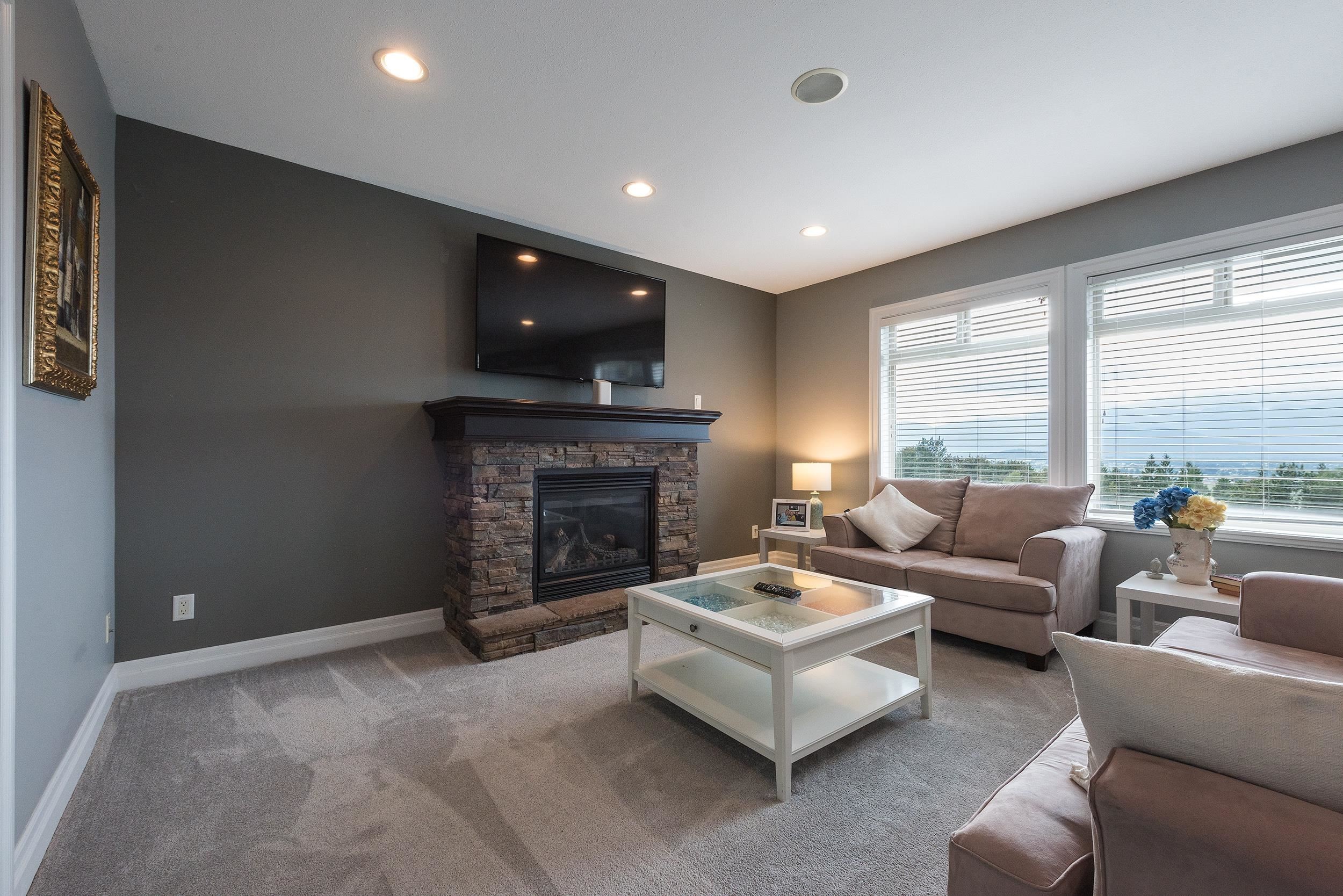125-51075 Falls Court, Chilliwack, BC - Indoor Photo Showing Living Room With Fireplace