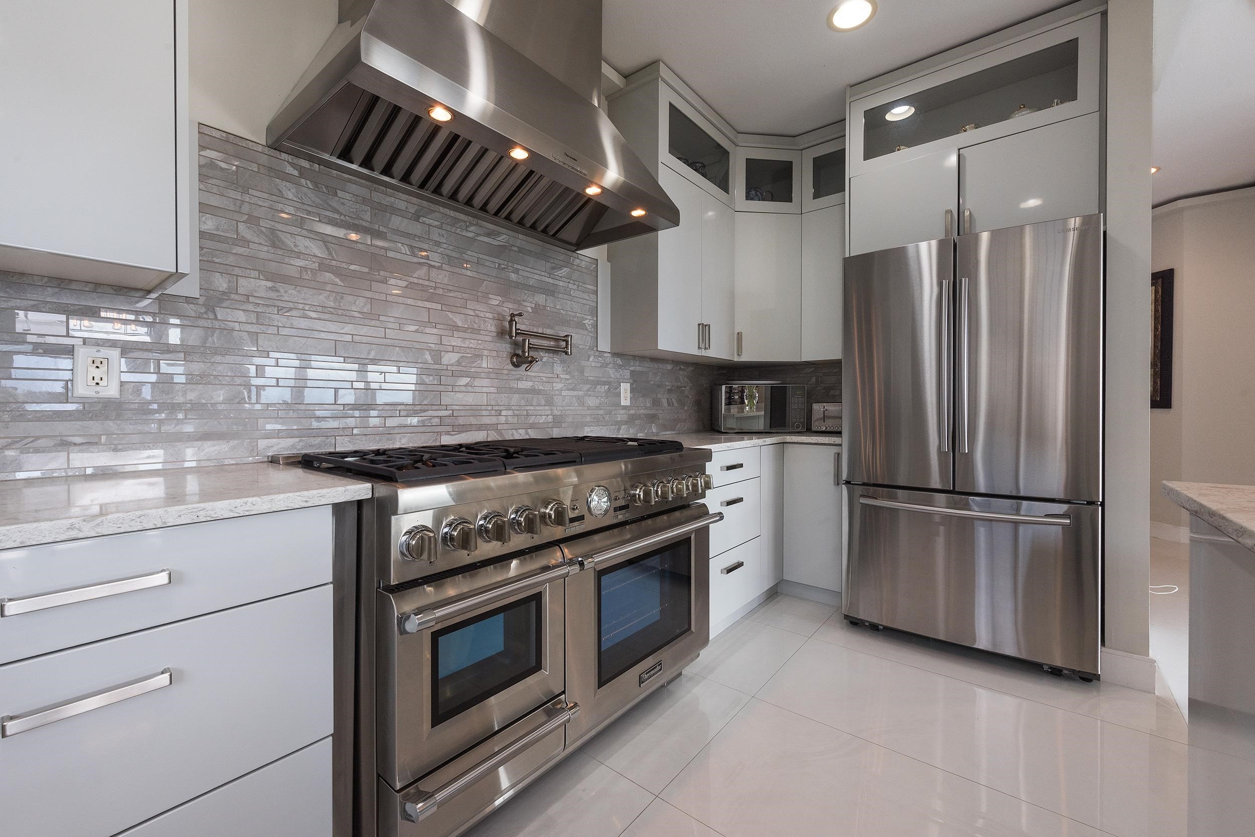 125-51075 Falls Court, Chilliwack, BC - Indoor Photo Showing Kitchen With Upgraded Kitchen