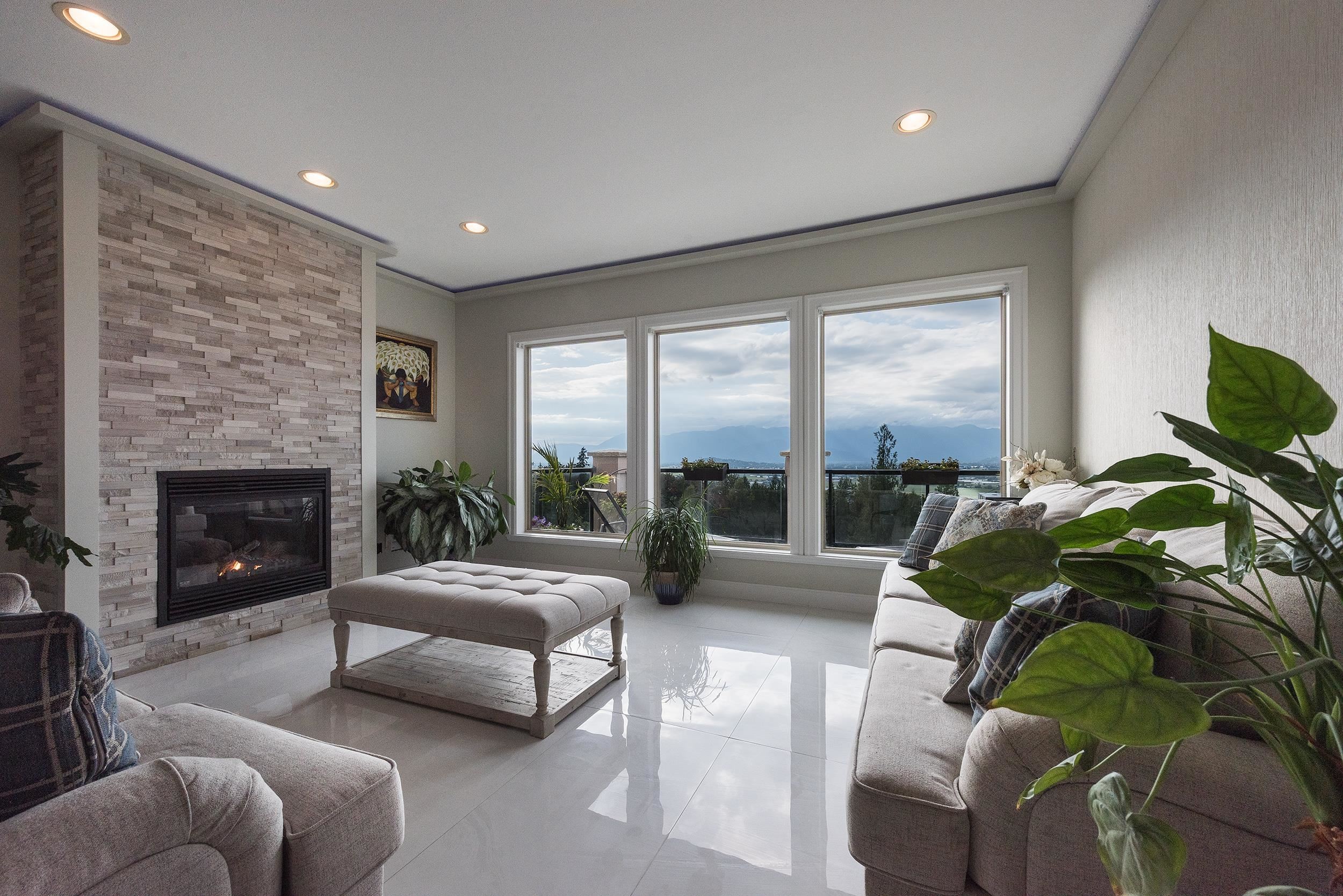 125-51075 Falls Court, Chilliwack, BC - Indoor Photo Showing Living Room With Fireplace