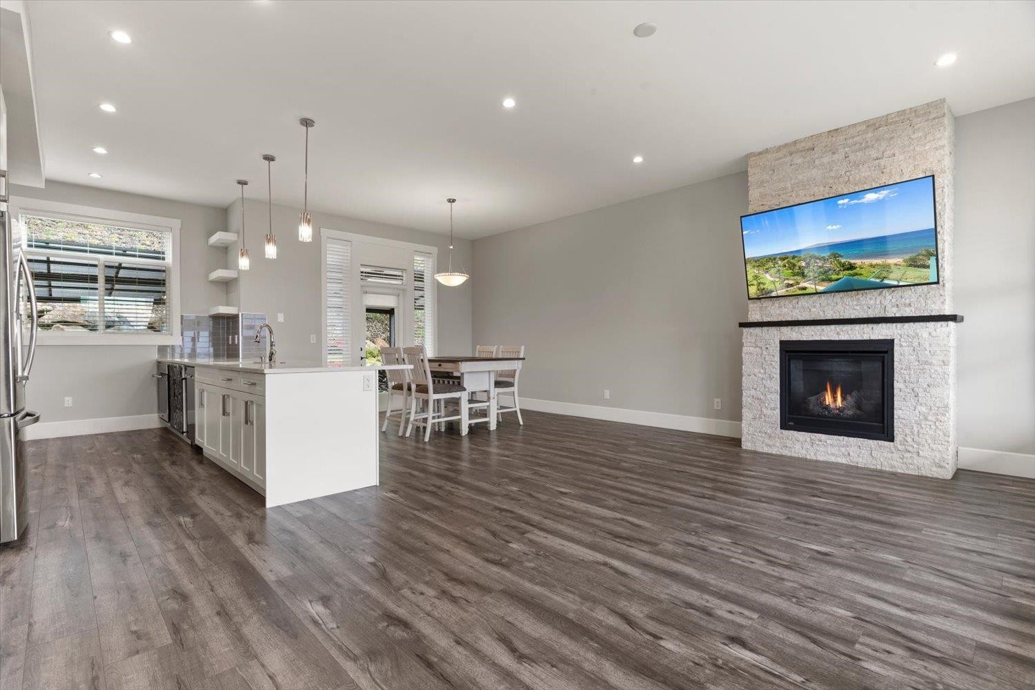 63-50778 Ledgestone Place, Chilliwack, BC - Indoor With Fireplace