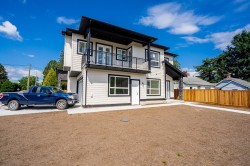 UPPER B-45945 Lewis Avenue Chilliwack, BC V2P 3C3