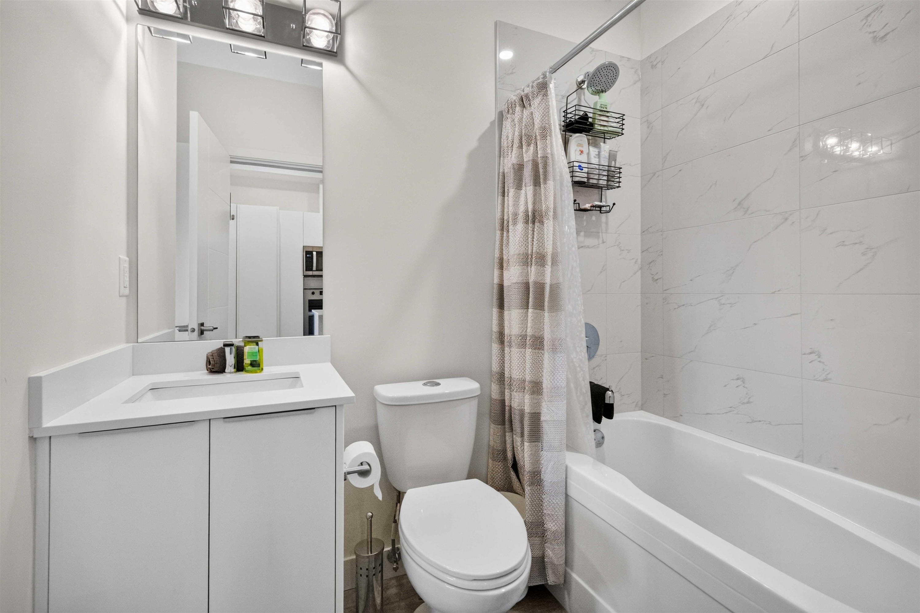 403-9450 Robson Street, Chilliwack, BC - Indoor Photo Showing Bathroom