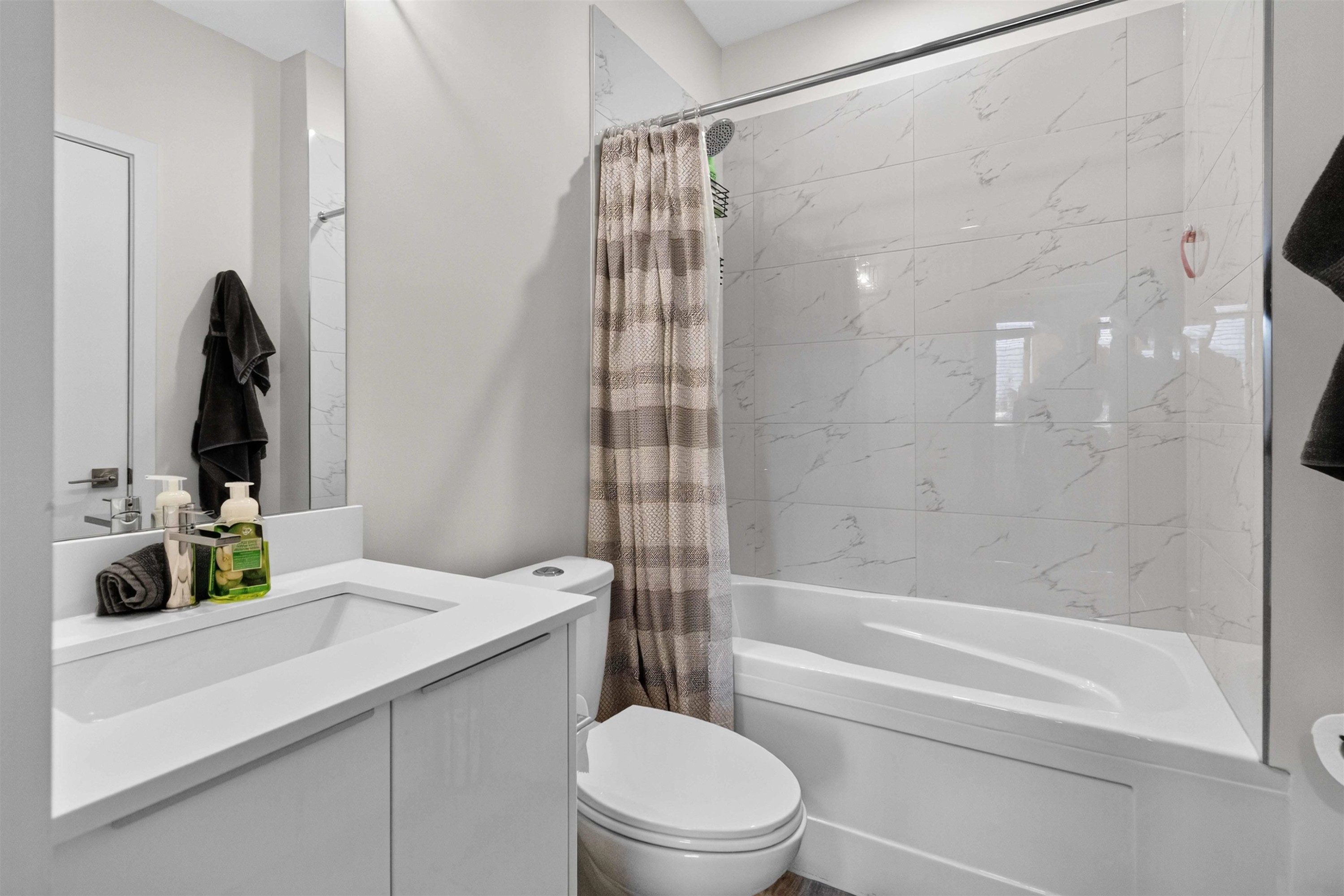 403-9450 Robson Street, Chilliwack, BC - Indoor Photo Showing Bathroom