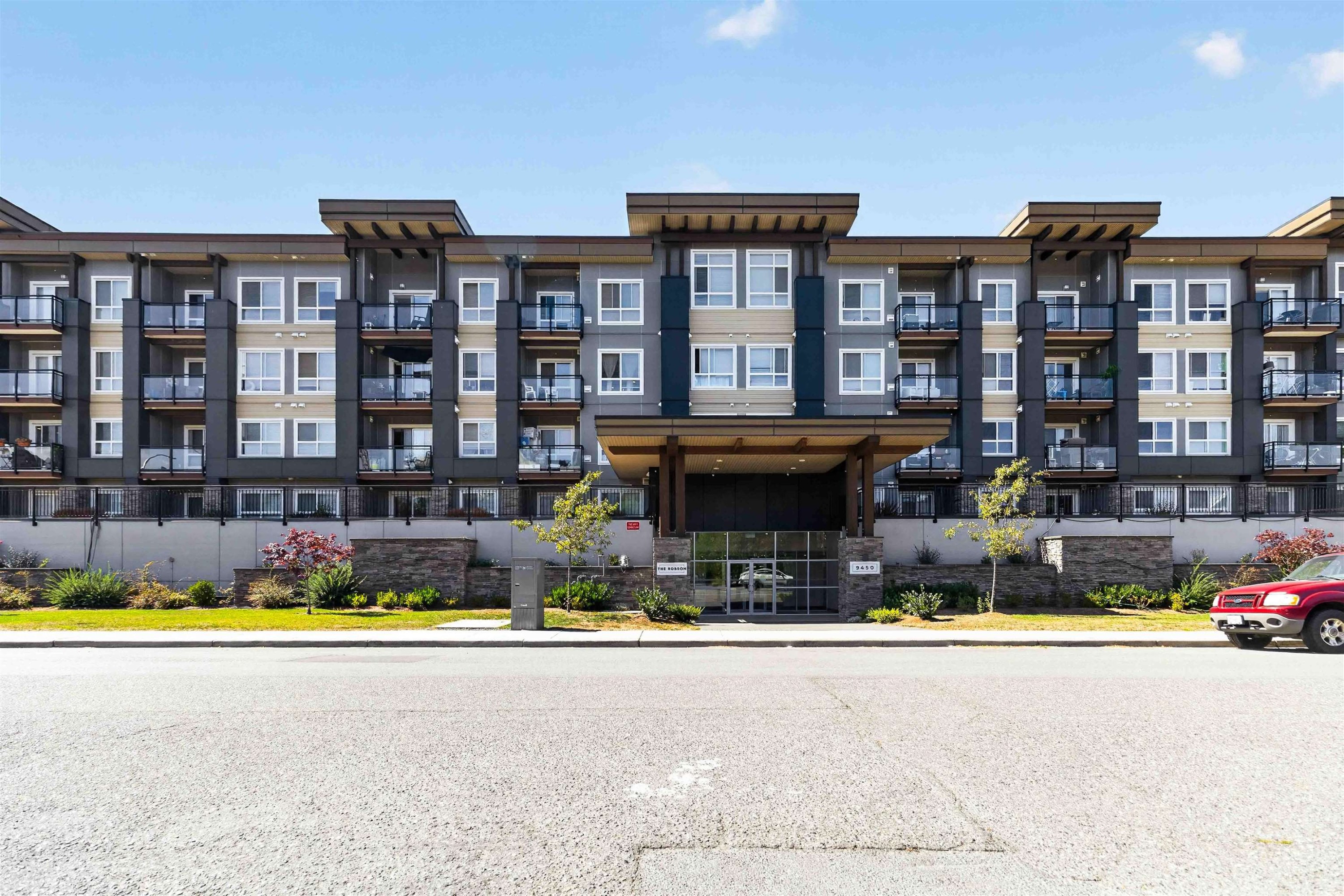 403-9450 Robson Street, Chilliwack, BC - Outdoor With Facade