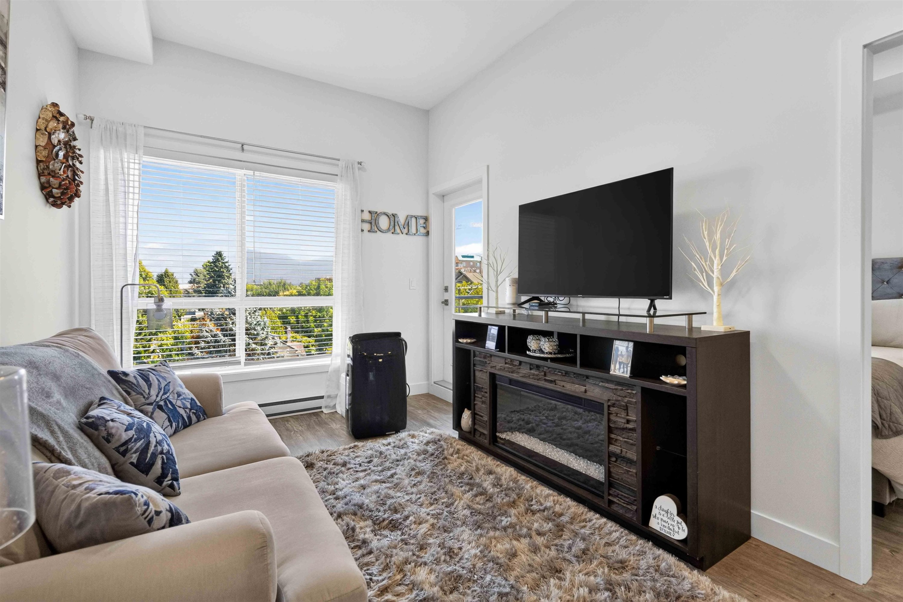 403-9450 Robson Street, Chilliwack, BC - Indoor Photo Showing Living Room With Fireplace
