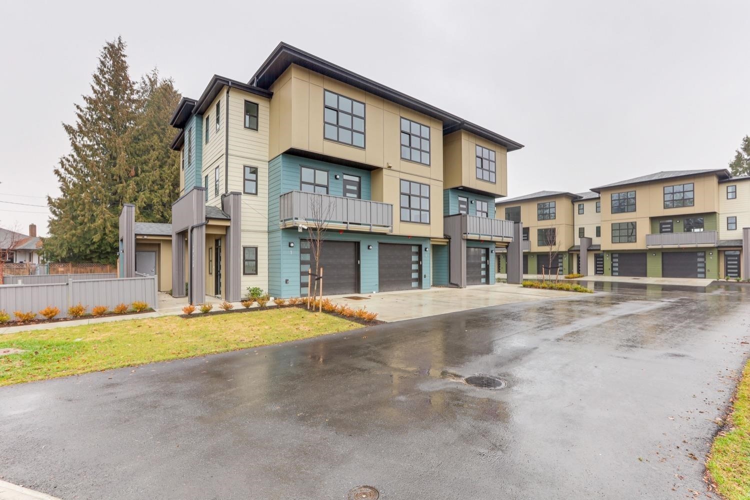 7-46376 Yale Road, Chilliwack, BC - Outdoor With Balcony With Facade