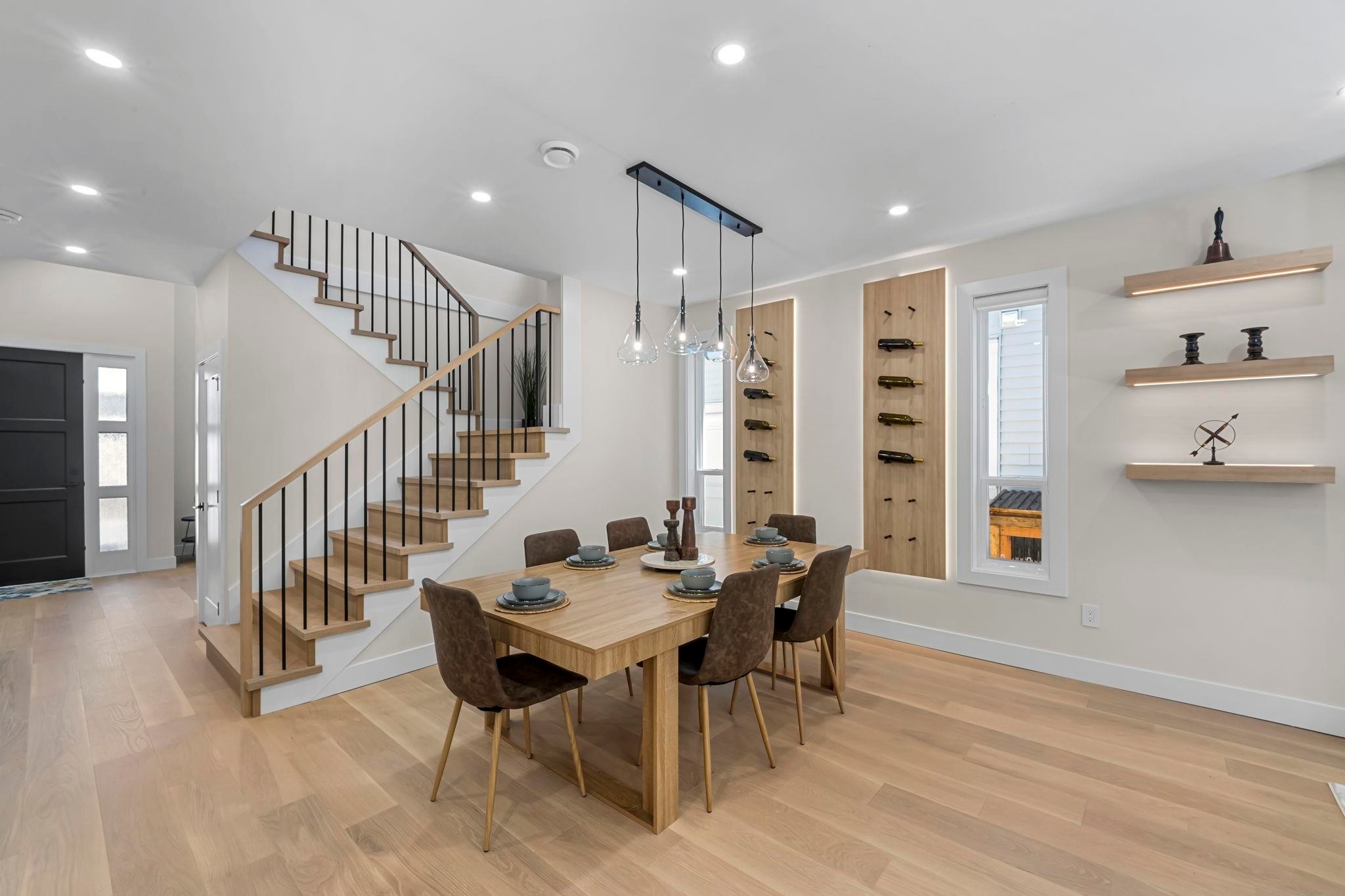 862 Willow Place, Harrison Hot Springs, BC - Indoor Photo Showing Dining Room