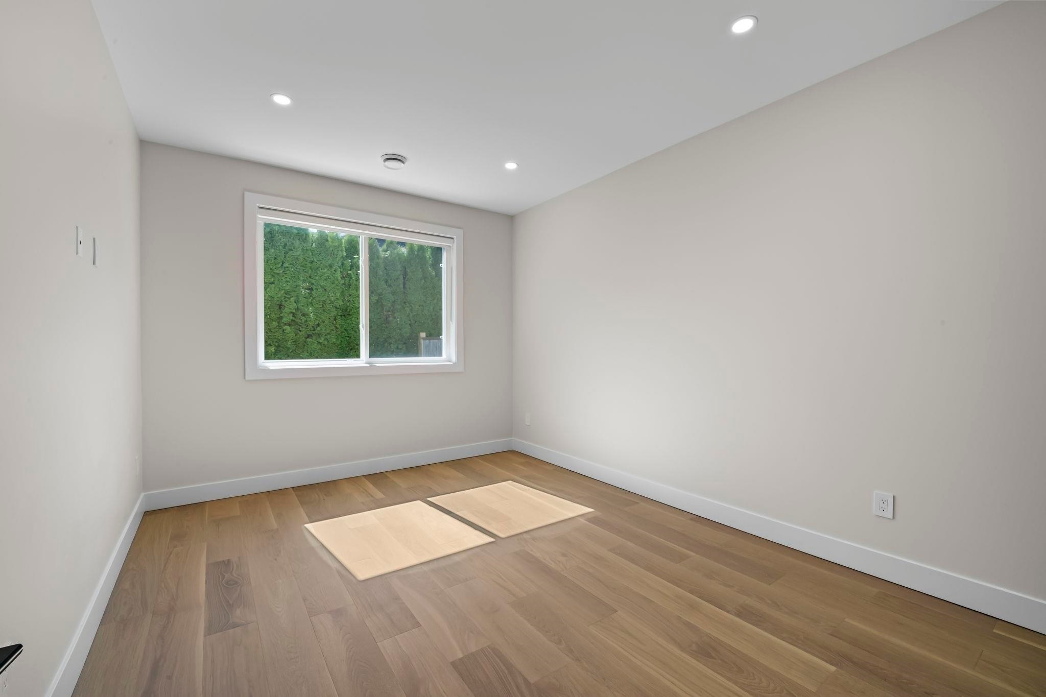 862 Willow Place, Harrison Hot Springs, BC - Indoor Photo Showing Other Room