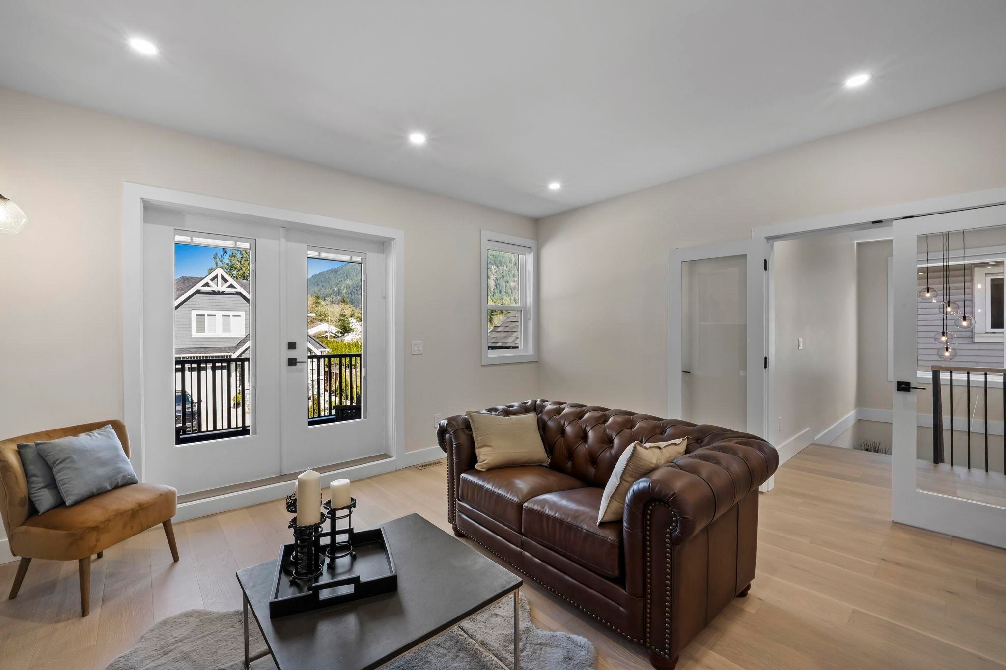 862 Willow Place, Harrison Hot Springs, BC - Indoor Photo Showing Living Room