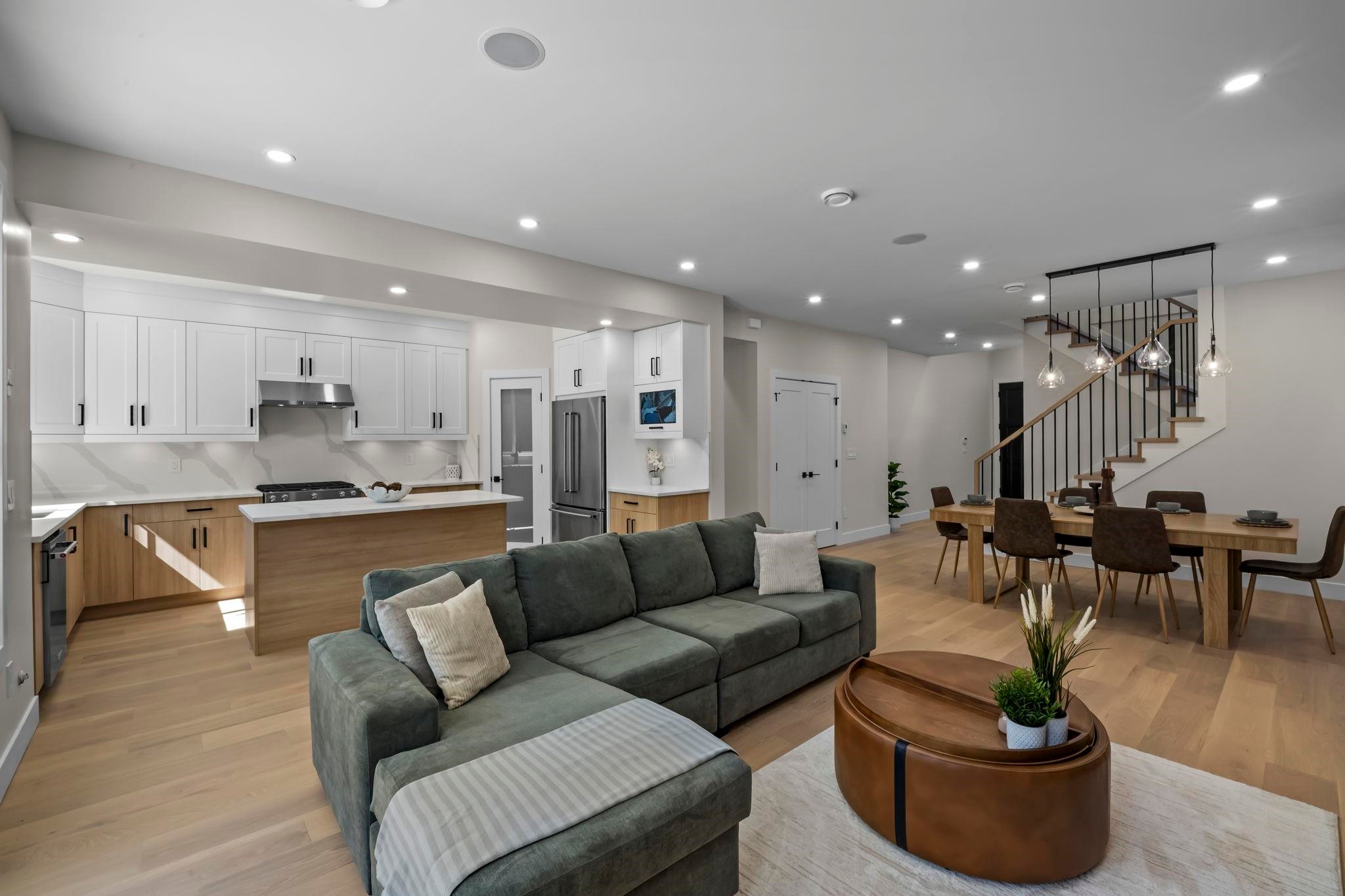 862 Willow Place, Harrison Hot Springs, BC - Indoor Photo Showing Living Room