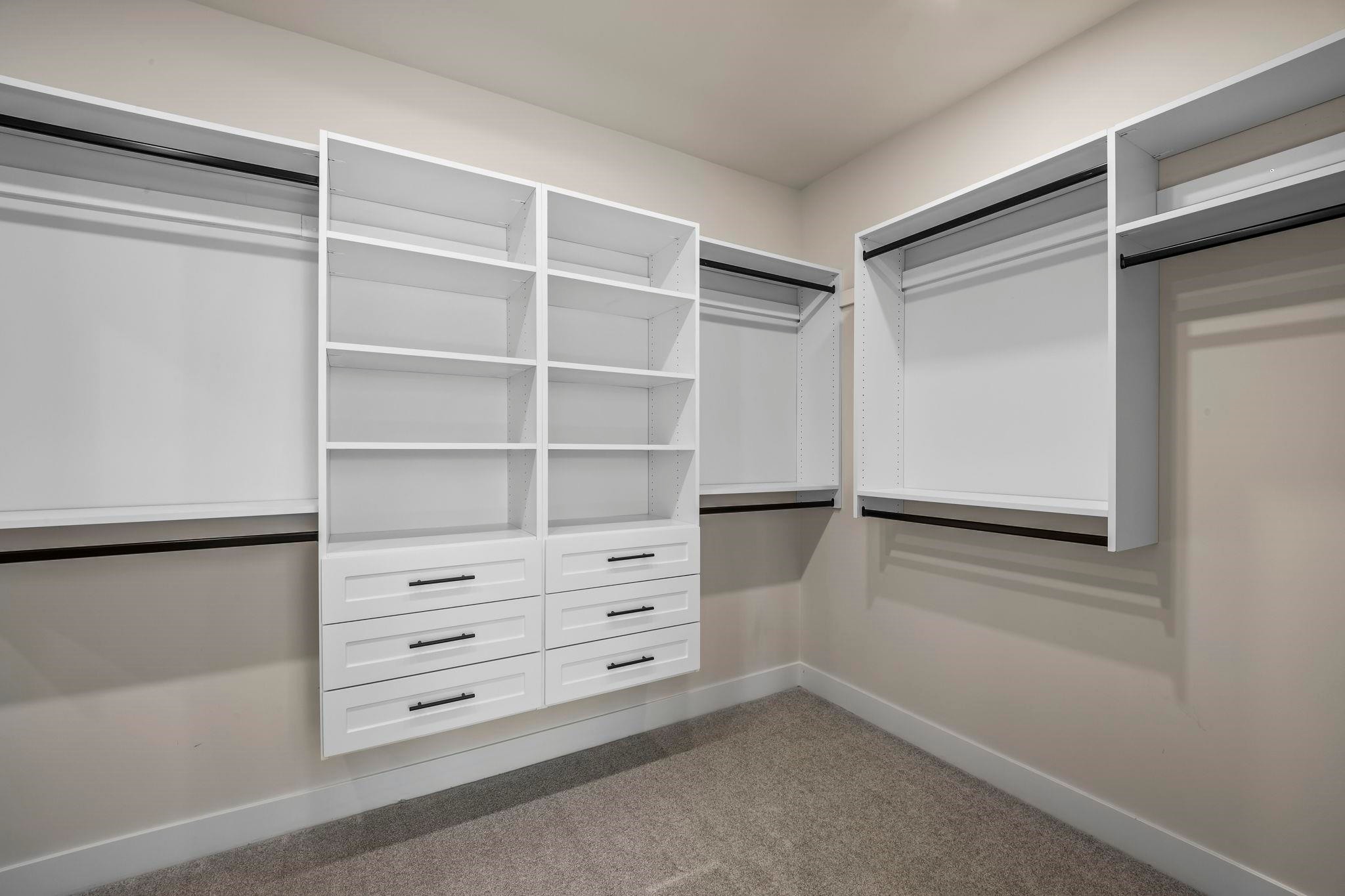 862 Willow Place, Harrison Hot Springs, BC - Indoor With Storage