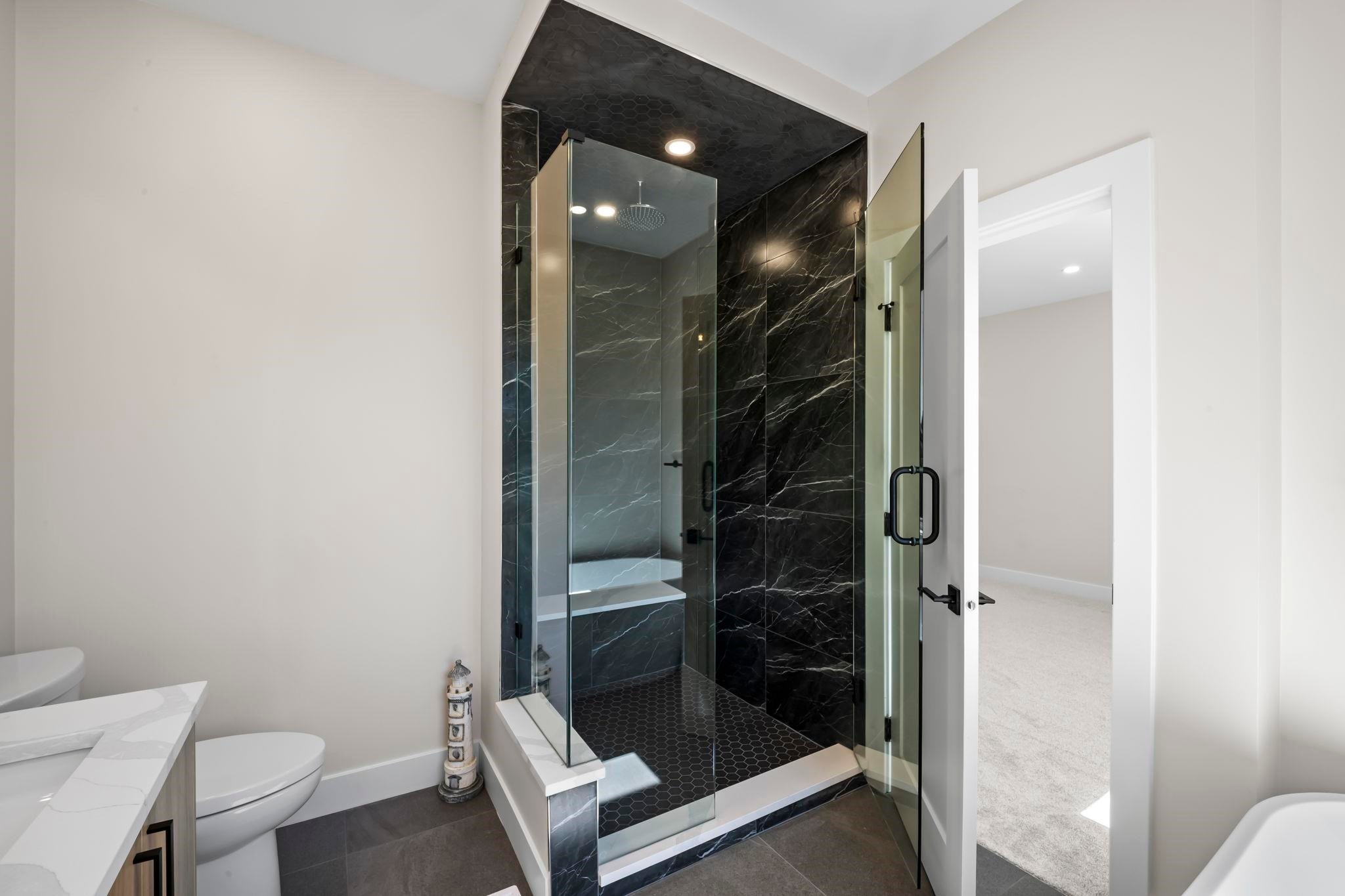 862 Willow Place, Harrison Hot Springs, BC - Indoor Photo Showing Bathroom