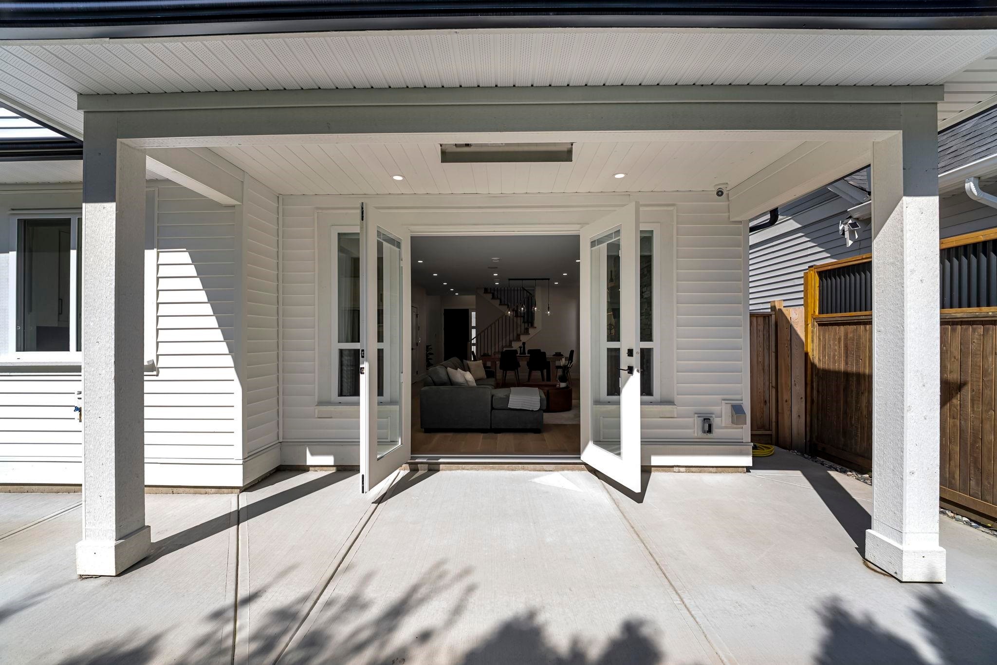 862 Willow Place, Harrison Hot Springs, BC - Outdoor With Exterior