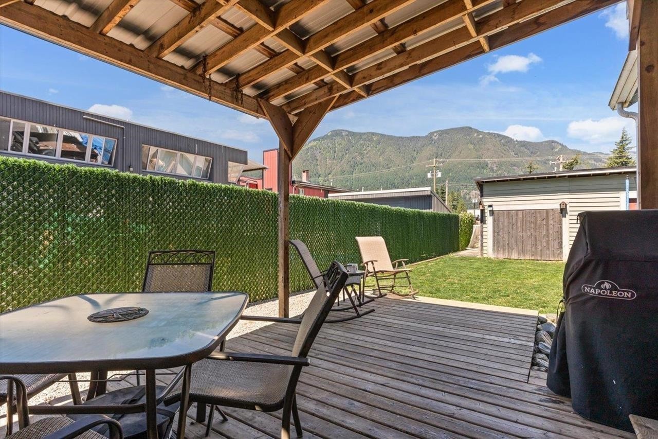 325 Hudson Bay Street, Hope, BC