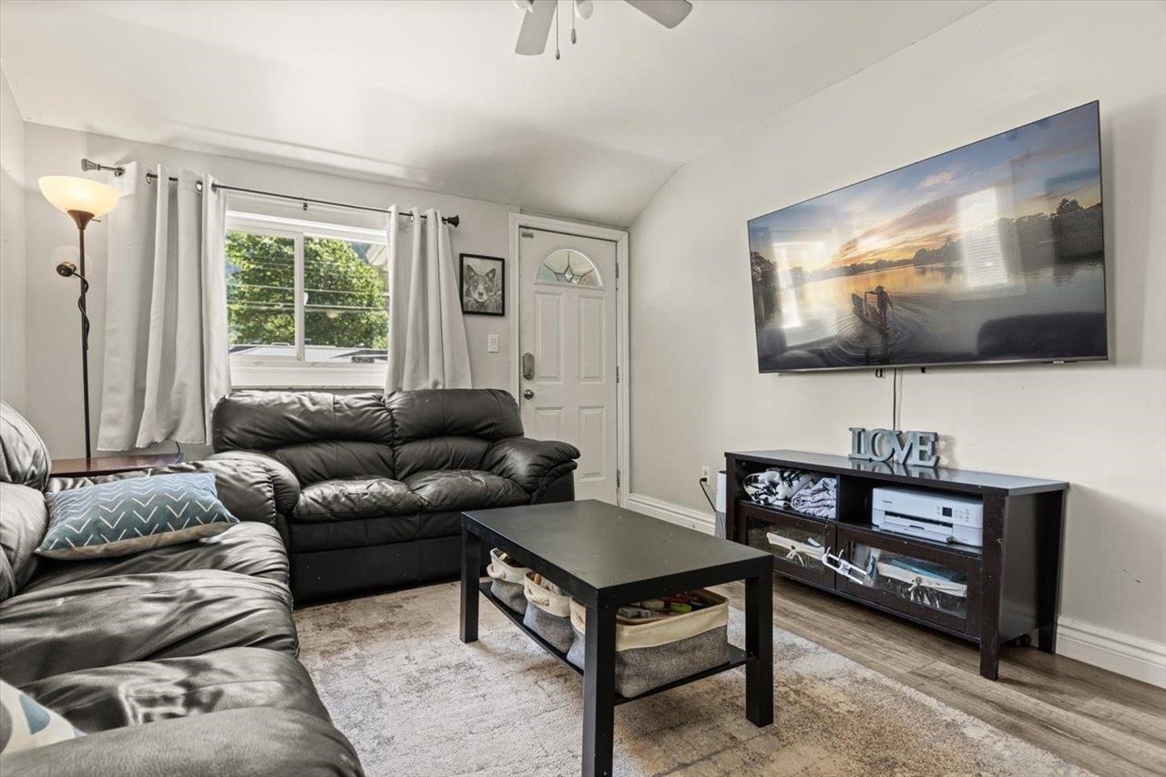 325 Hudson Bay Street, Hope, BC