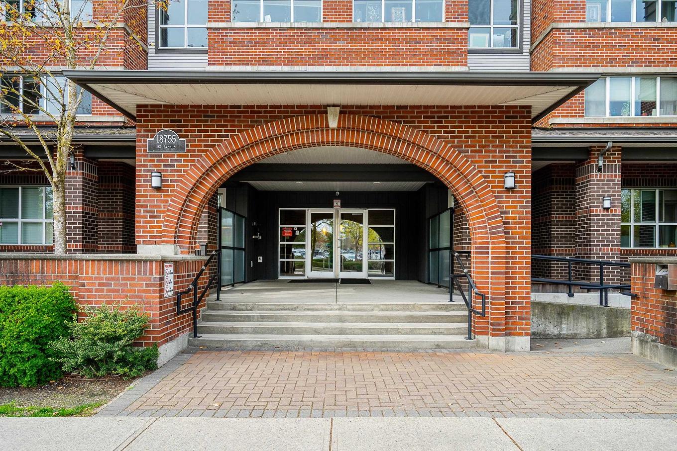 204-18755 68 Avenue, Surrey, BC