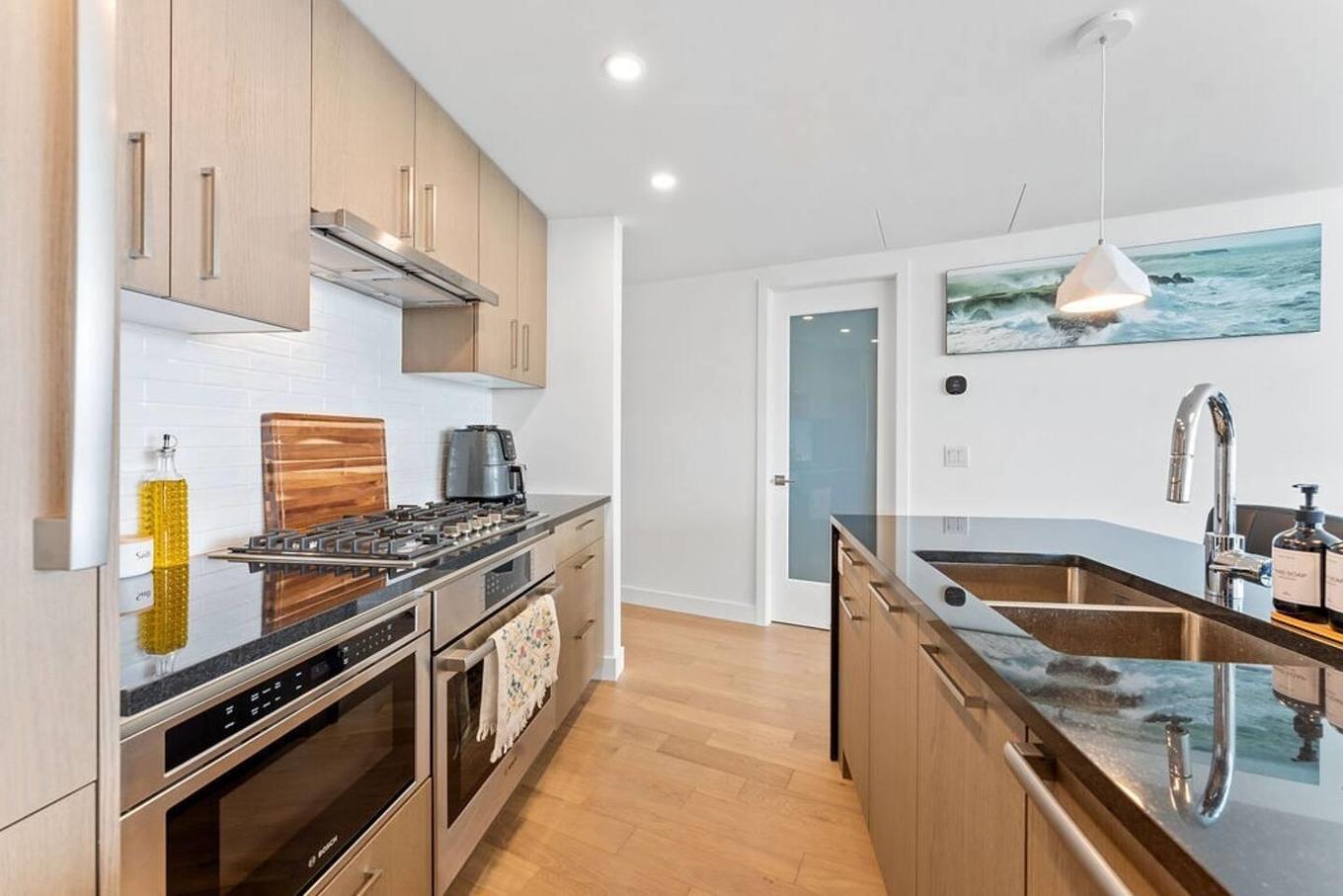 508-1588 Johnston Road, White Rock, BC