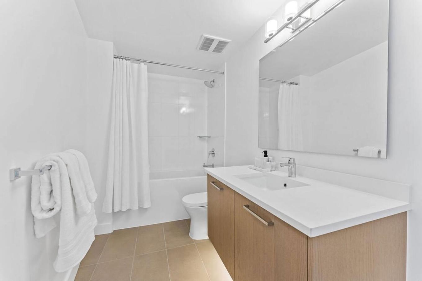 508-1588 Johnston Road, White Rock, BC