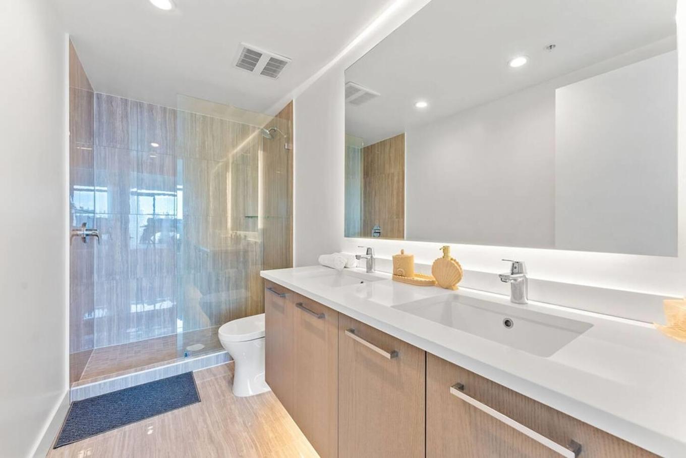 508-1588 Johnston Road, White Rock, BC