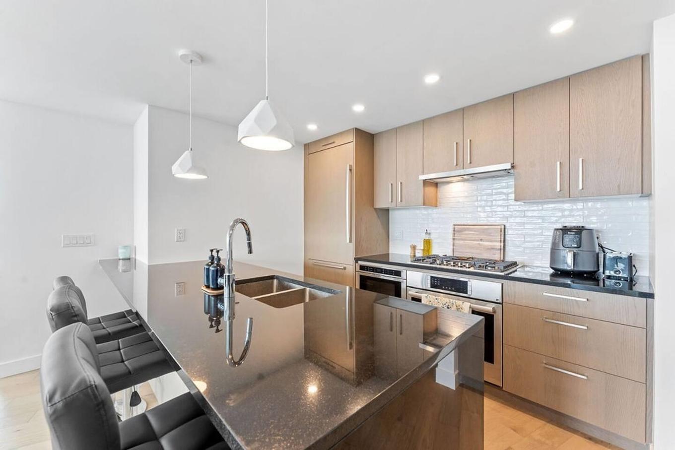 508-1588 Johnston Road, White Rock, BC