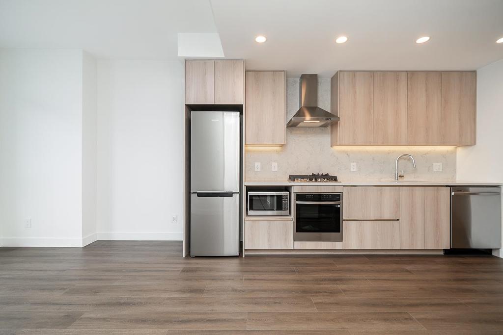 801-10750 135A Street, Surrey, BC