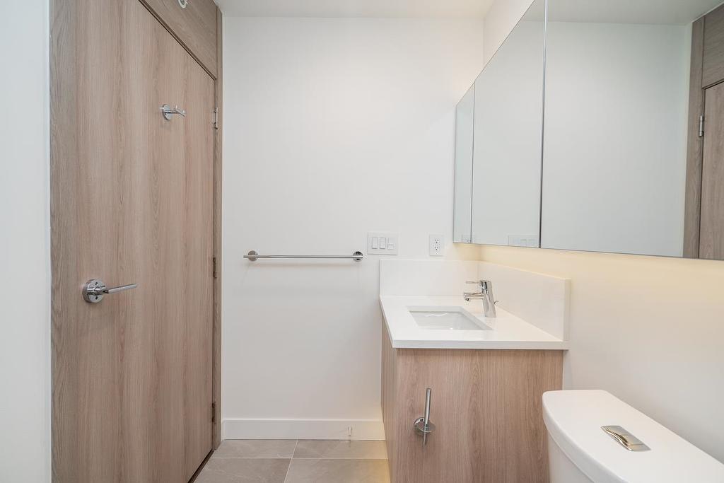 801-10750 135A Street, Surrey, BC