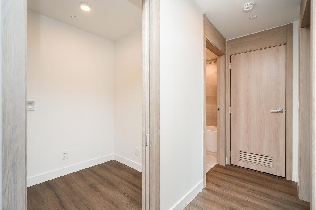 801-10750 135A Street, Surrey, BC