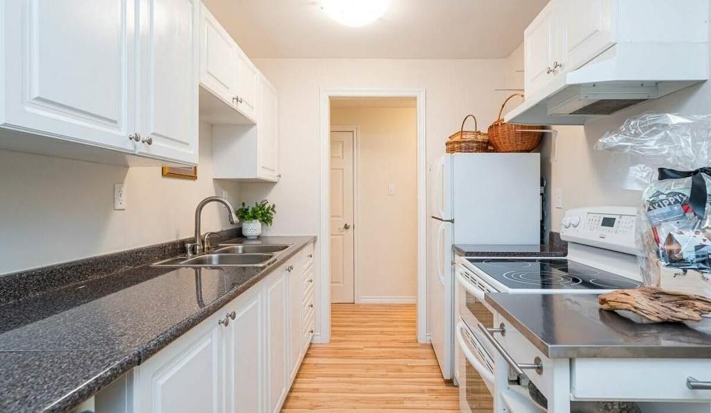 102-15020 North Bluff Road, White Rock, BC