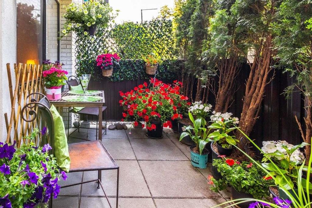 102-15020 North Bluff Road, White Rock, BC