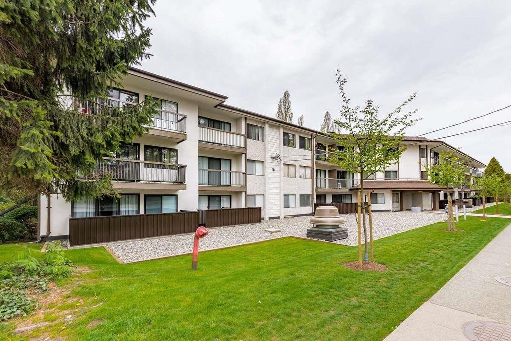 102-15020 North Bluff Road, White Rock, BC