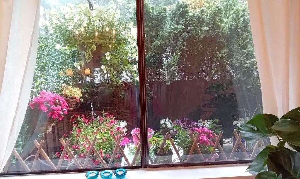 102-15020 North Bluff Road, White Rock, BC