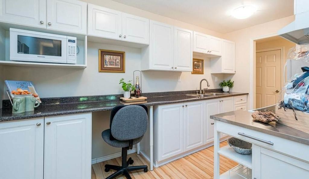 102-15020 North Bluff Road, White Rock, BC