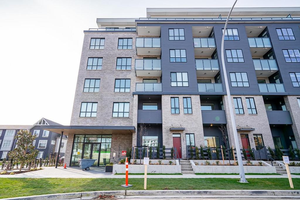 511-15738 85 Avenue, Surrey, BC