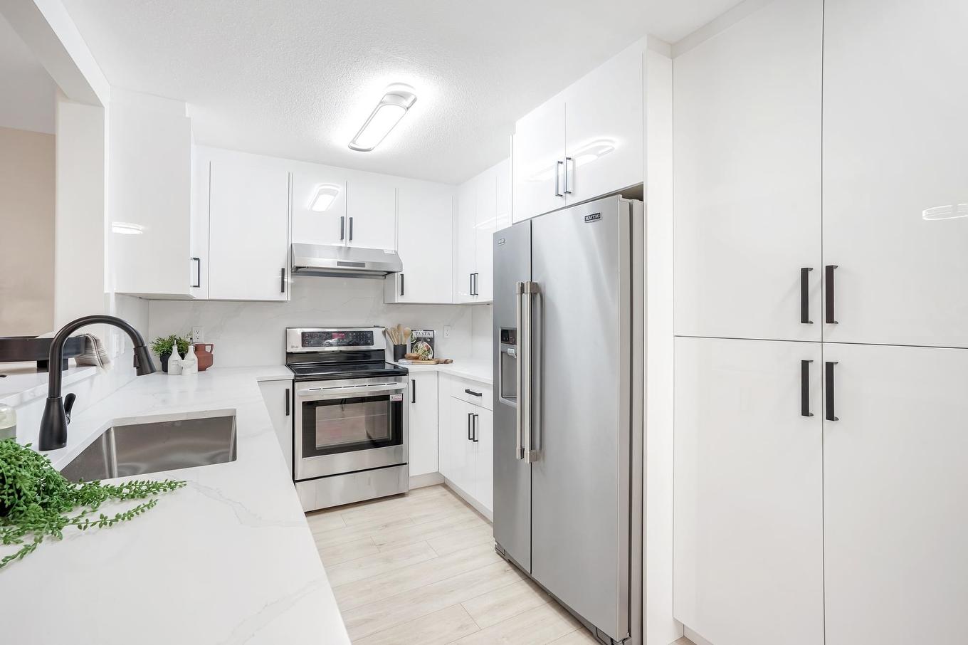 201-13870 70 Avenue, Surrey, BC