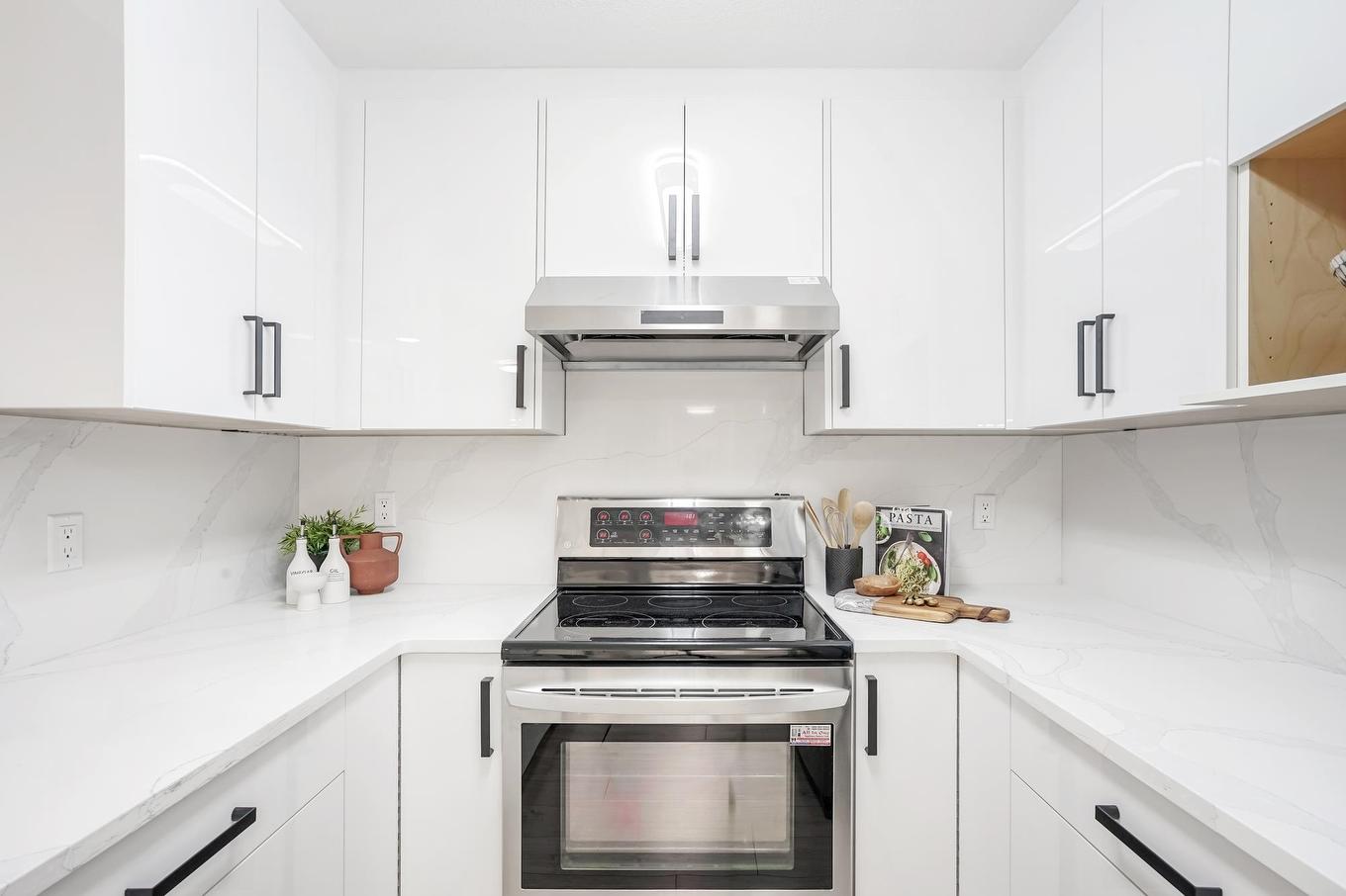 201-13870 70 Avenue, Surrey, BC