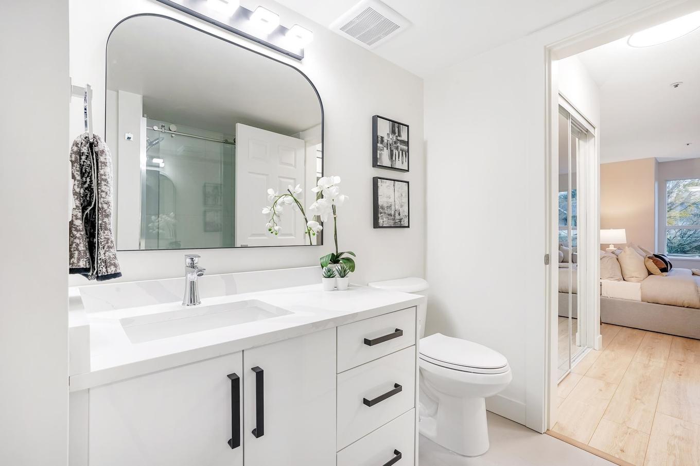 201-13870 70 Avenue, Surrey, BC