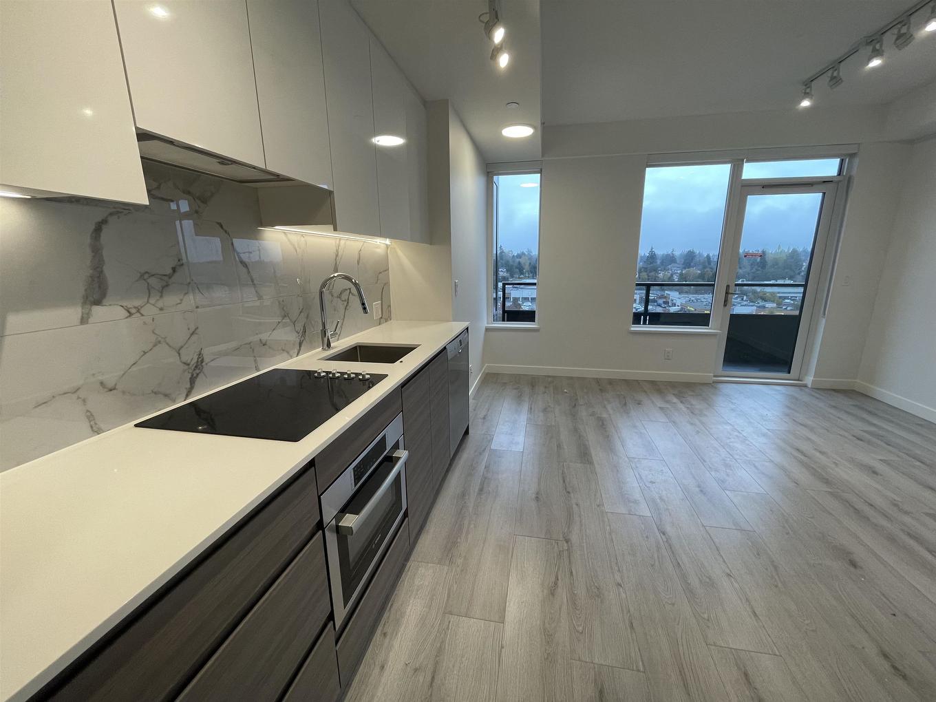 1114-10626 City Parkway, Surrey, BC