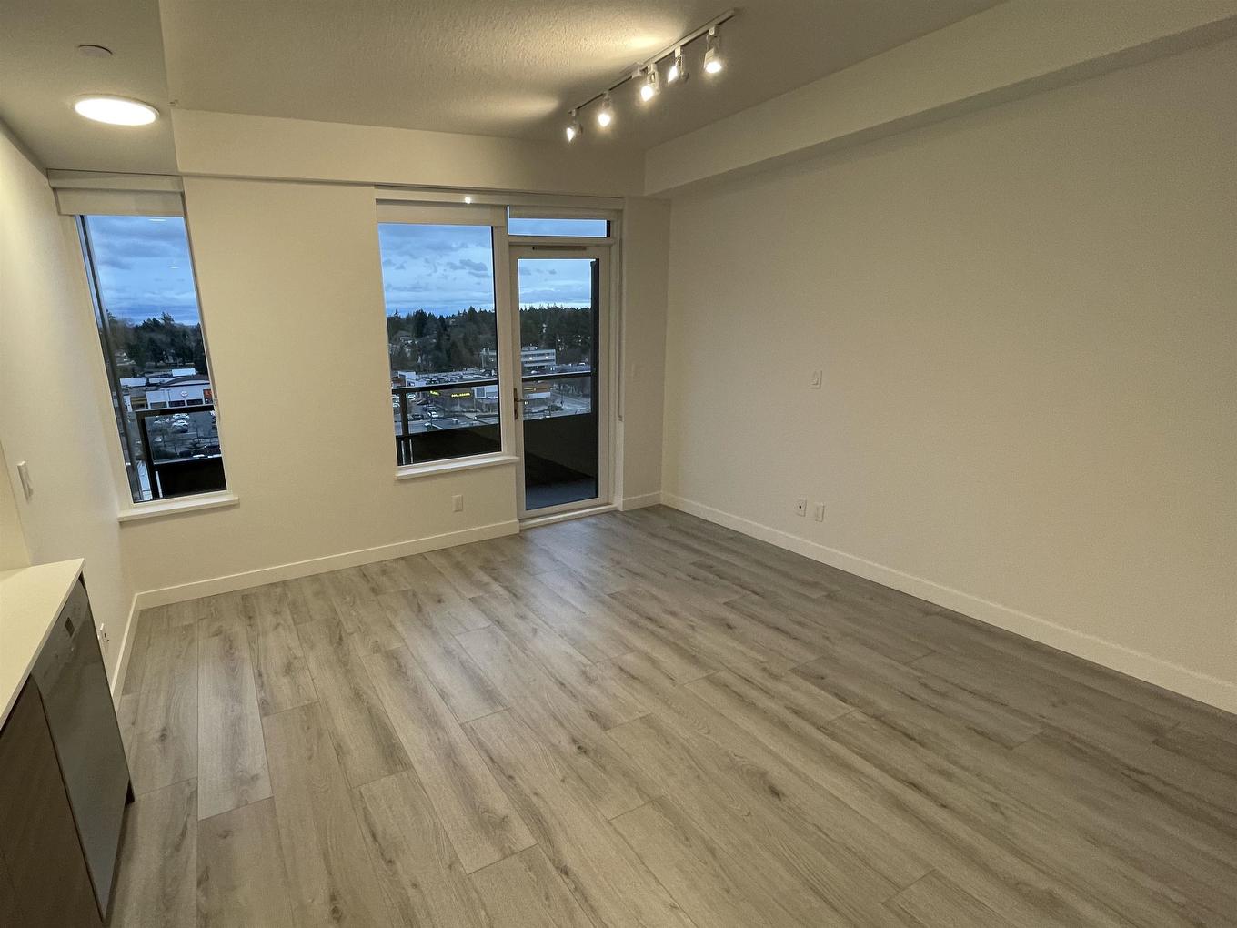 1114-10626 City Parkway, Surrey, BC