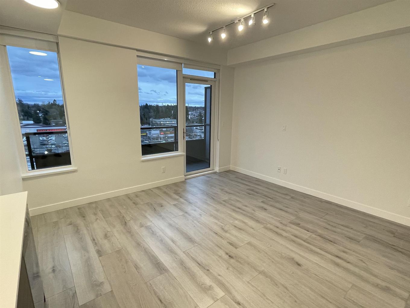 1114-10626 City Parkway, Surrey, BC