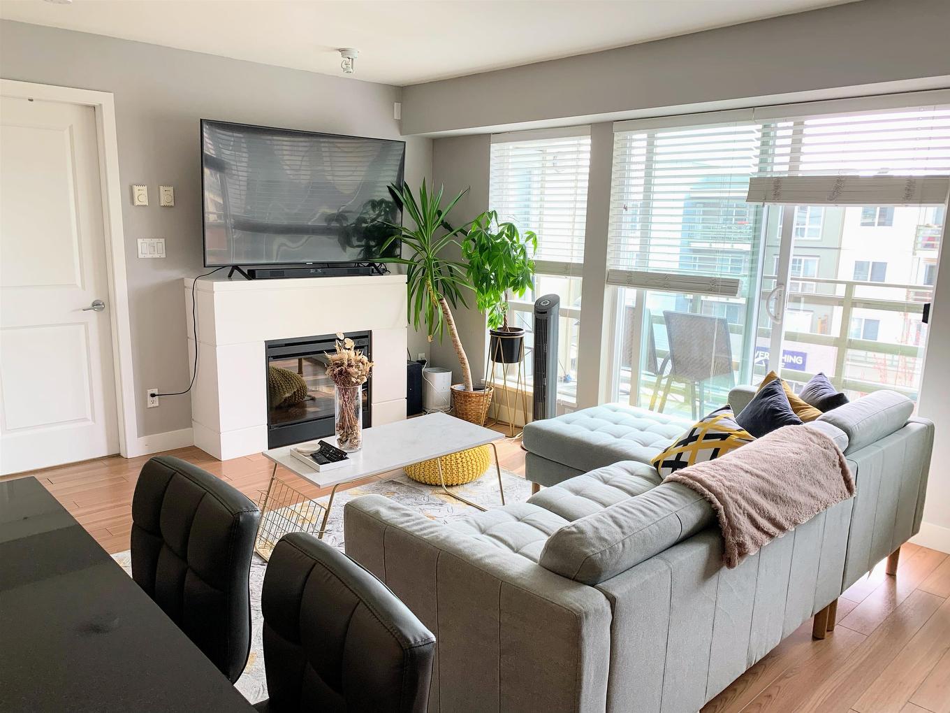 320-15745 Croydon Drive, Surrey, BC