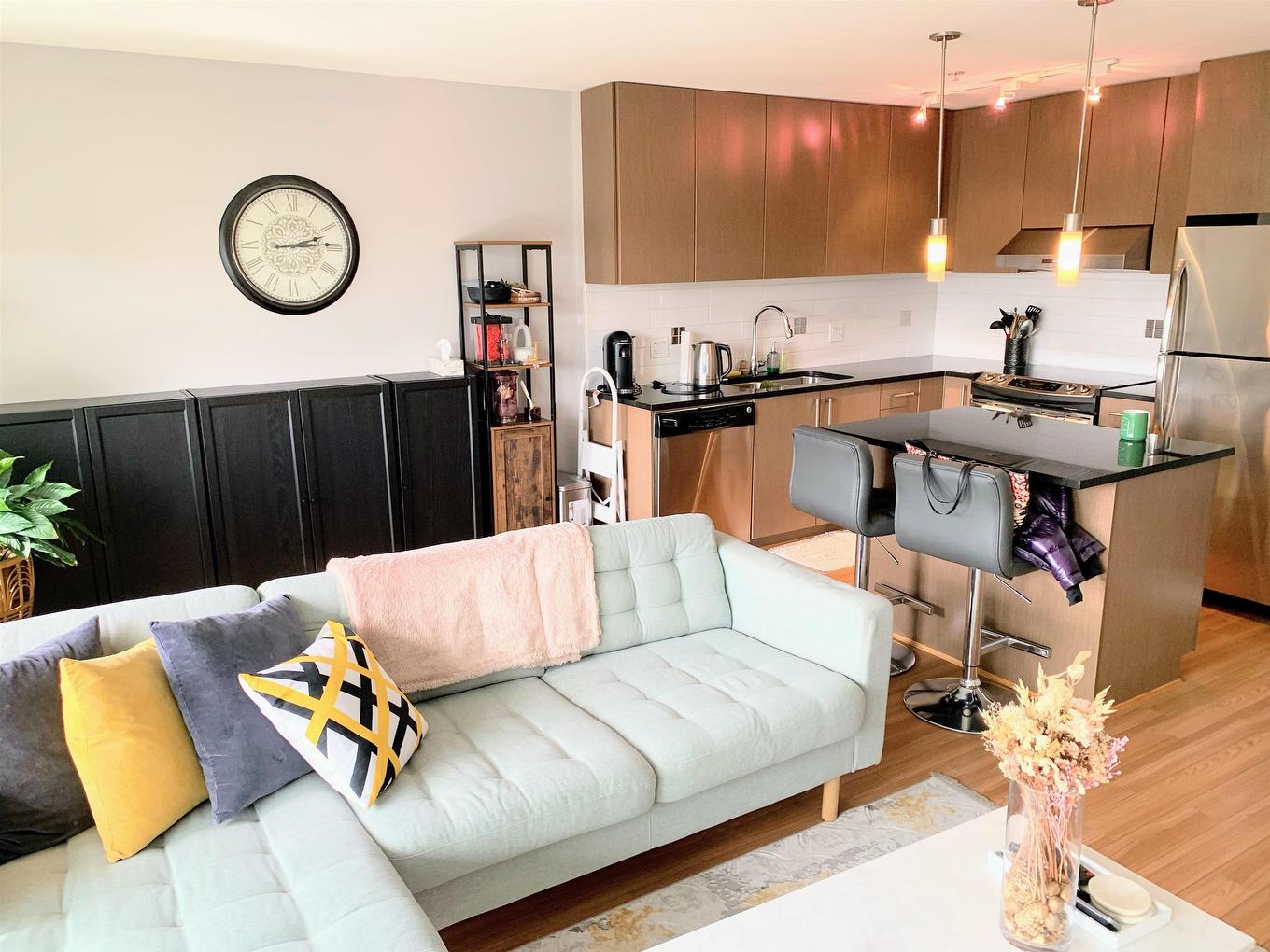 320-15745 Croydon Drive, Surrey, BC