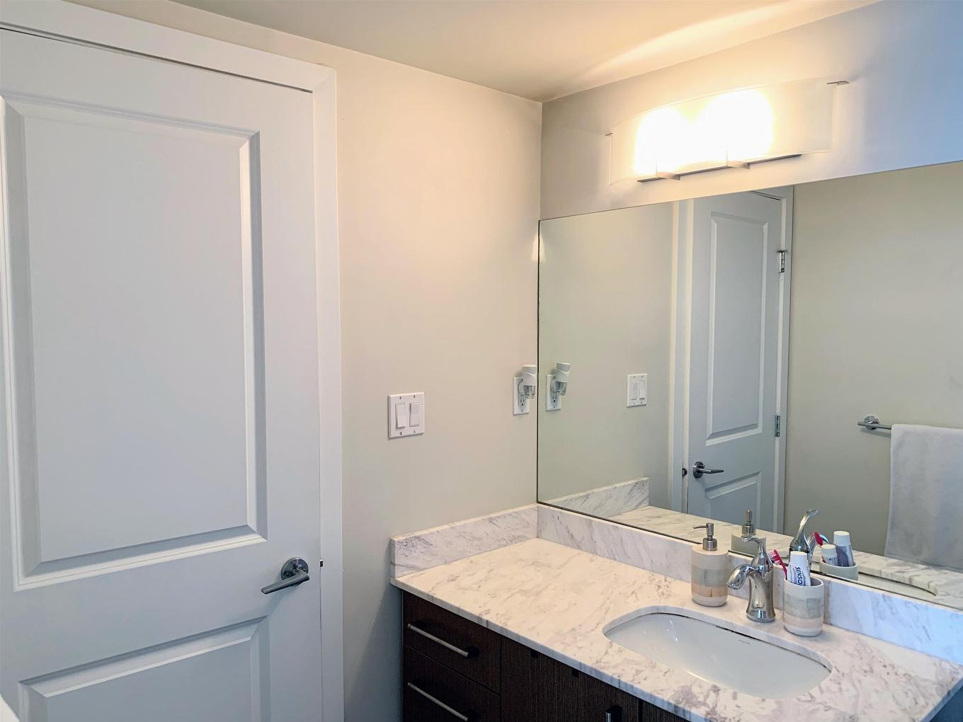 320-15745 Croydon Drive, Surrey, BC