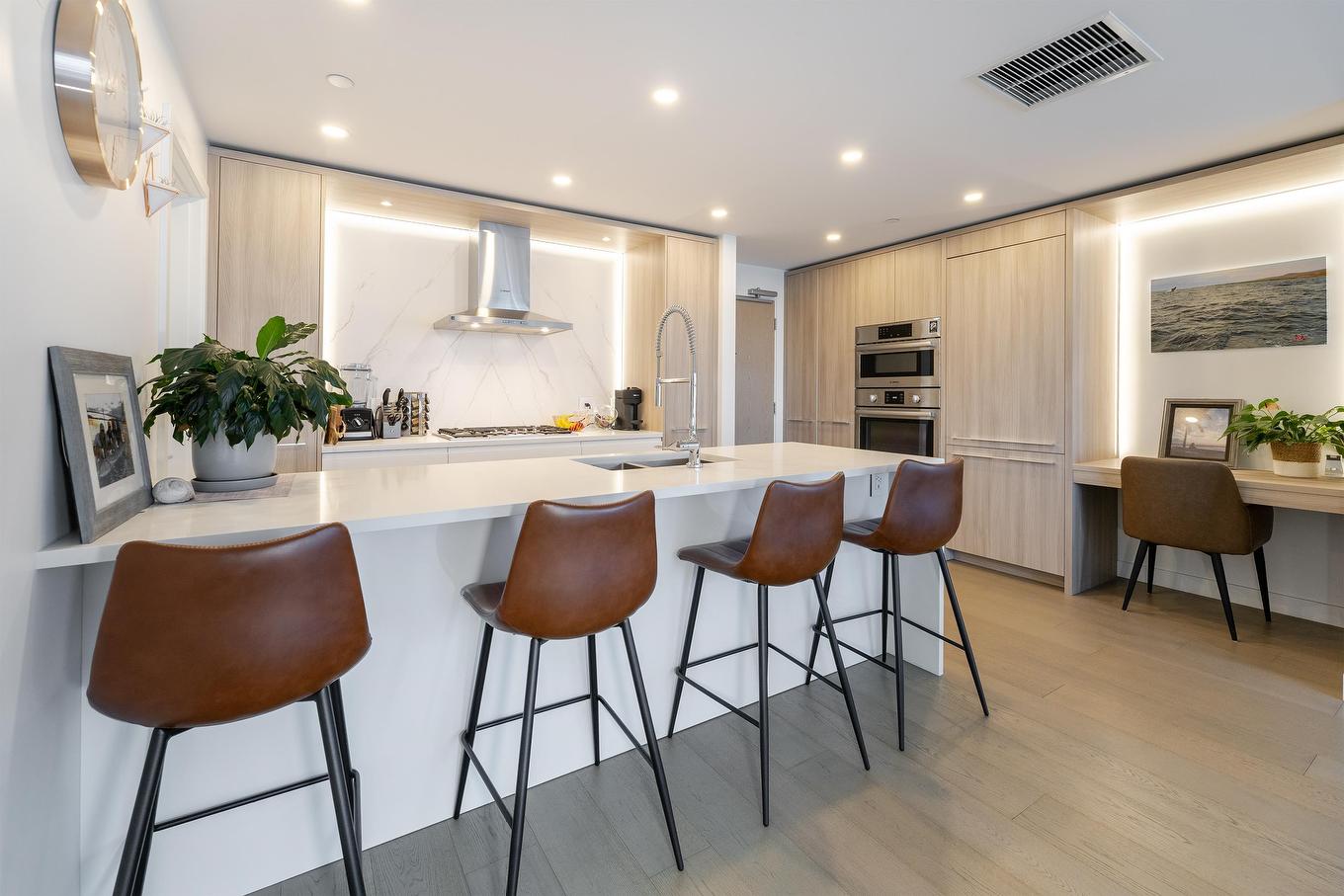 805-15165 Thrift Avenue, White Rock, BC